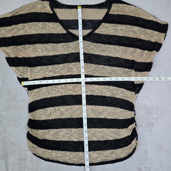 Lightweight shortsleeved sweater Sz M - Picture 2 of 7